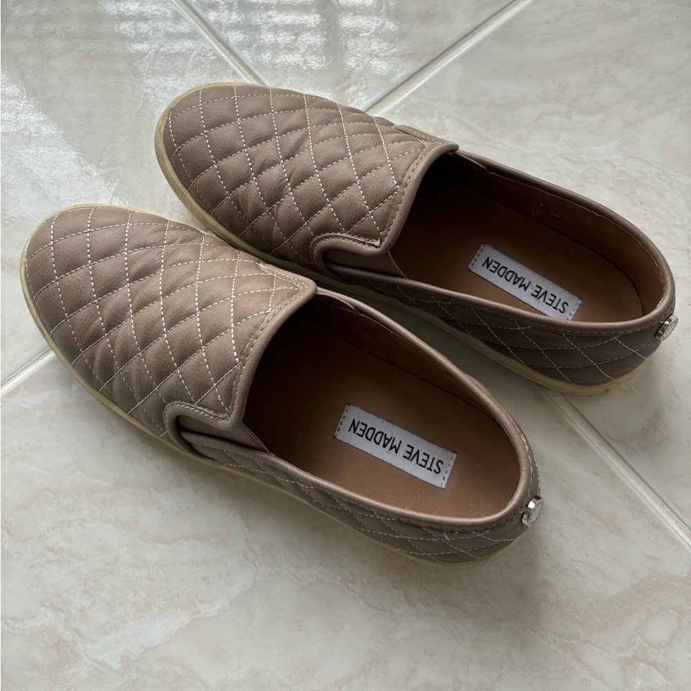 Steve Madden ECENTRCQ women’s sneaker size 9 grey/light brown